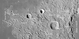 Sharp mit Nebenkratern (LROC-WAC)