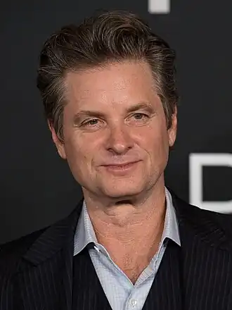 Shea Whigham spielt Gus Grissom