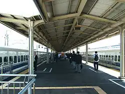 Bahnsteig für Shinkansen-Züge