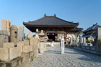 Nebentempel Gansandō, innerhalb des Friedhofes (C), Gansan gewidmet.