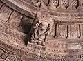 Vierarmiger musizierender Gana im Shiva-Tempel von Bhojpur, Madhya Pradesh (um 1050)