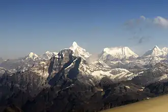 mittig Gauri Sankar, rechts davon Colangma, Pyramide ganz rechts Lapche Kang II