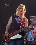 Shonna Tucker 2005 auf einem Konzert in Bonnaroo