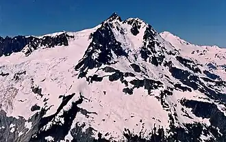 Der Price-Gletscher unterhalb der Gipfelpyramide des Mount Shuksan