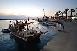 Blick auf die Hafenpromenade