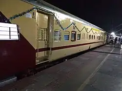 Reisezugwagen im Utkrisht-Anstrich