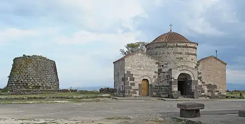 Santa Sabina bei Silanus (Kirche und Nuraghe)