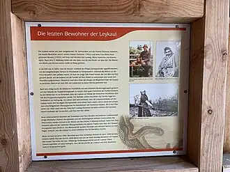 Infotafel mit alten Bildern