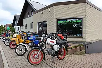 Gegenwärtig bieten zahlreiche Händler und Werkstätten individuell gestaltete S 51 an