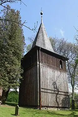Freistehender, hölzerner Glockenturm (Glockenstapel)