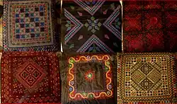 Moderne Kreuzstichmuster aus Palästina: Im Uhrzeigersinn von oben links: Gaza, Ramallah, Ramallah, Nablus, Beit Jalla, Bethlehem.