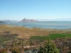 Damm bei Virpazar und Mündungsgebiet der Morača