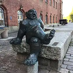 Skulptur Guter Hausgeist am Opernhaus (Tauno Kangro, 2002)