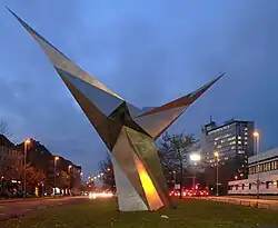 Skulpturenmeile Hannover mit 12&nbsp;m hoher Figur Stahlengel