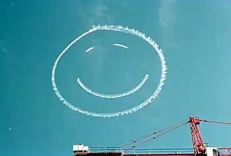 In den Himmel gemaltes Smiley