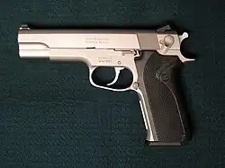 Smith & Wesson Model 1006