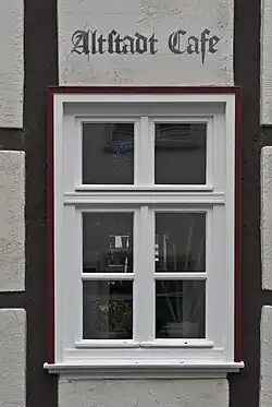 1. Ausgangsbild (an dem vorab schon einige geometrische Elementarkorrekturen durchgeführt wurden), das flau und konturlos wirkt