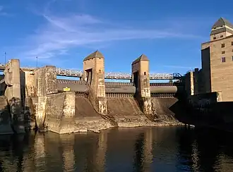 Dies ist die Staumauer aus der unteren Ansicht