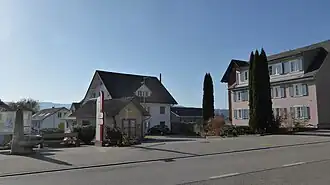 Dorfplatz mit Spritzenhaus