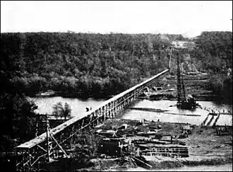 Behelfsbrücke für den Betontransport und Dampframme zur Pfahlgründung 1910