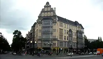 Kaiserzeitliches Eckhaus am Sophie-Charlotte-Platz