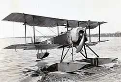 Sopwith Baby nach der Anlandung