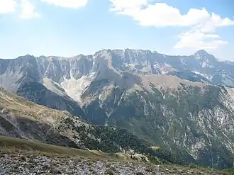 Zentraler Teil mit Maja e Papingut (rechts) von Südosten
