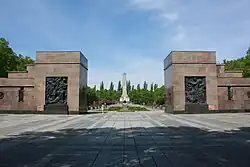 Sowjetisches Ehrenmal und Kriegsgräberstätte in Berlin-Schönholz