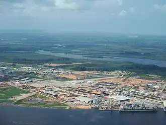 Der Verladehafen auf der Insel Kuanda bei Soyo