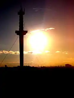 Turm bei Sonnen­untergang