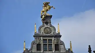 Giebelschmuck am St. Joris-Haus