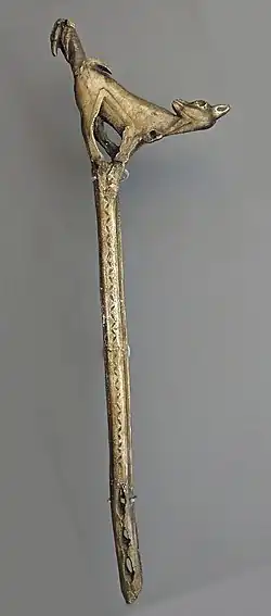 Speerschleuder mit Reh stehend, Magdalénien, 13.000 v.&nbsp;Chr., Höhle von Mas d’Azil