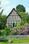 Fachwerk-Speichergebäude, erbaut 1587, ältester erhaltener Fachwerkbau des Alten Landes