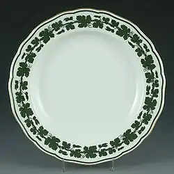 Voller grüner Weinkranz (hier mit Goldkante)