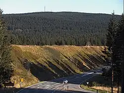 Am Sperberhaier Damm kreuzt sich die B 498 mit der B 242