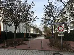 … zum Spielen sind zwei Tischtennis-Platten aufgebaut.