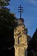 Pestsäule in Feldkirchen-Westerham, Kalktuff, wohl 16. Jh.