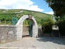 Tor Goldener Wagen, daneben die Spitzhaustreppe