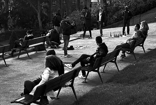 Bänke und Souvenirverkäufer 2015