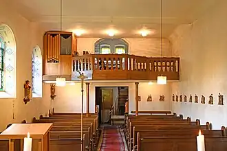Innenraum mit Orgel