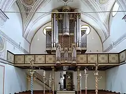 Blick zur Orgel
