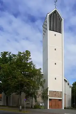 Portalturm mit Eingang