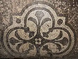 Mosaikfußboden von Giovanni Rett, original erhalten in der ehem. Taufkapelle.