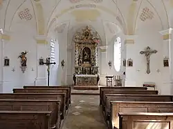 Innenraum mit Blick zum Hochaltar