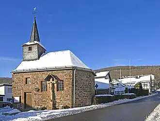 Kapelle mit Wegekreuz