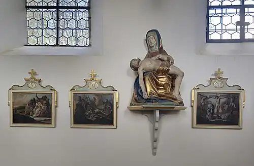 Gotische Pietà und Kreuzwegstationen