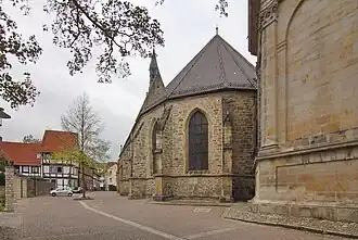 Blick auf Chor und Mausoleum