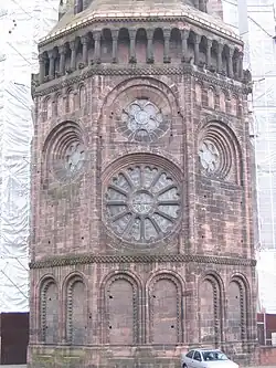 Vier Rosenfenster am Westchor des Wormser Doms, geweiht 1181