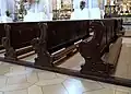 Kirchenbänke im Langhaus