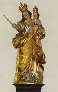 Madonnenstatue mit Kind an der Chorsüdwand